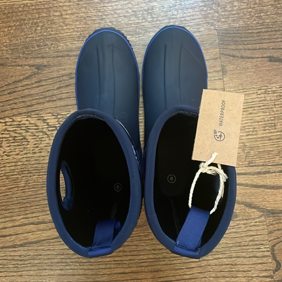 NWT Solarrain Rain boots, big kids size 6 - Picture 4 of 14